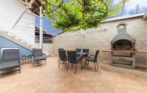 Awesome Apartment In Galizana With House Sea View 