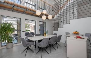 Stunning Home In Makarska With Sauna 