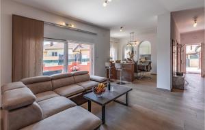 3 Bedroom Awesome Home In Marcana 