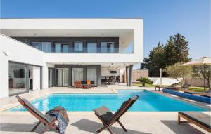4 Bedroom Beautiful Home In Banjole