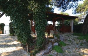 Three-Bedroom Apartment In Brodarica