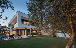 4 Bedroom Beautiful Home In Banjole