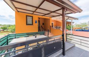 Awesome Apartment In Bonaci With Wifi 