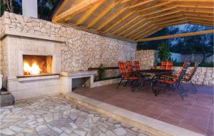 Lovely Home In Bacina With Wifi 