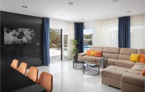 4 Bedroom Beautiful Home In Banjole 