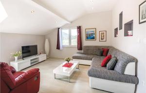 Lovely Home In Bacina With Wifi 