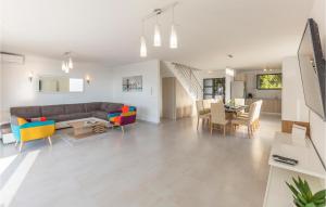 Gorgeous Home In Brela 