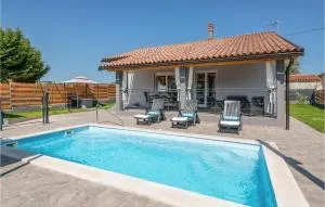 2 Bedroom Amazing Home In Marcana - Loborika