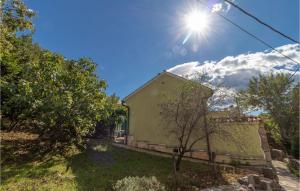 2 Bedroom Nice Apartment In Grizane