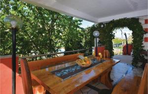 Beautiful Home In Srinjine With Sauna