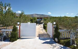 Beautiful Home In Srinjine With Sauna