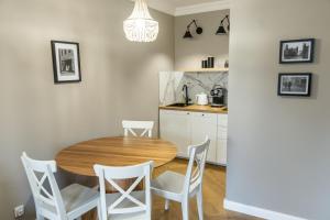 SOLAR Apartments I Stare Miasto 10min I Priv Parking Free I Winda I Balkon