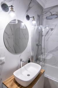 SOLAR Apartments I Stare Miasto 10min I Priv Parking Free I Winda I Balkon