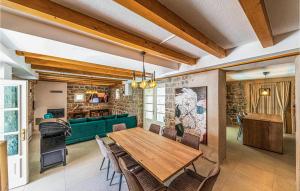 4 Bedroom Stunning Home In Kastel Sucurac 