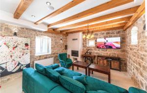 4 Bedroom Stunning Home In Kastel Sucurac 
