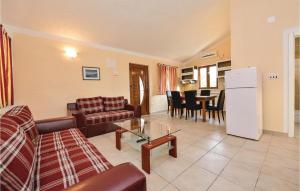Amazing Apartment In Vir With Kitchen 
