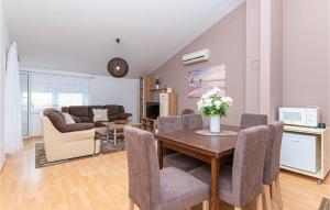 3 Bedroom Gorgeous Apartment In Vodice 