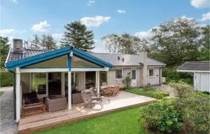 Amazing Home In Dronningmølle - Hulerød