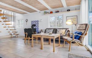 Cozy Home In Glesborg With Kitchen