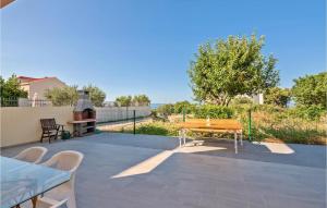 Cozy Apartment In Makarska With Wifi