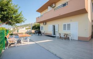 Cozy Apartment In Makarska With Wifi