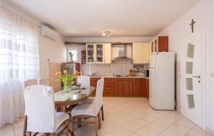 Cozy Home In Neoric With Wifi