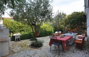 One-Bedroom Apartment In Stari Grad