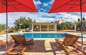2 Bedroom Stunning Apartment In Vodnjan 
