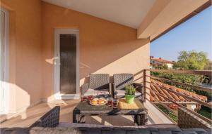 4 Bedroom Cozy Home In Cere 
