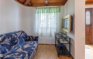 Lovely Home In Kanfanar With Kitchen 