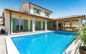 Stunning Home In Peroj