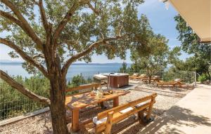 Two-Bedroom Holiday Home In Podgora