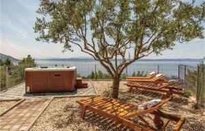 Two-Bedroom Holiday Home In Podgora