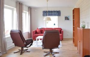 Two-Bedroom Holiday Home In Malilla