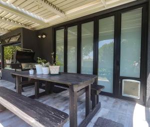 Modern Luxurious Black House Pet Friendly