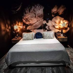 Modern Luxurious Black House Pet Friendly