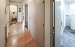 Appartements Amazing Apartment In Redon With Wifi : photos des chambres
