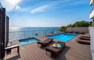 Stunning Home In Kozino With Jacuzzi 