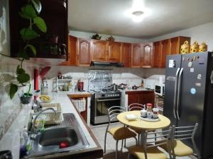 Habitación privada, TV y WIFI cerca a Barranco - H1