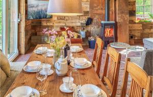 Beautiful Home In Podwilczyn With Sauna