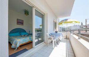 Appartements 1 Bedroom Awesome Apartment In Royan : photos des chambres