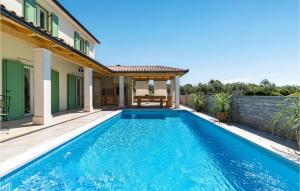 Stunning Home In Peroj