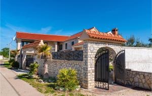 Awesome Home In Benkovac With Wifi