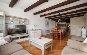 Awesome Home In Benkovac With Wifi