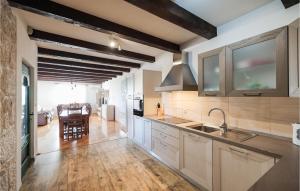 Awesome Home In Benkovac With Wifi