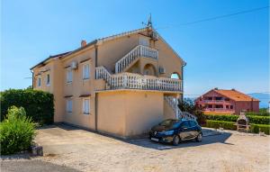 Lovely Apartment In Rasopasno With Wifi