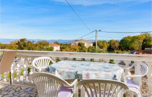 2 Bedroom Beautiful Apartment In Rasopasno 