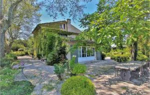 4 Bedroom Stunning Home In Lagnes - Lagnes