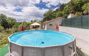 2 Bedroom Cozy Home In Kostrcani