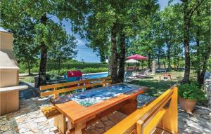 3 Bedroom Gorgeous Home In Gornji Vinjani 